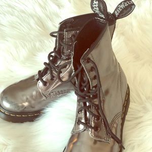 Dr Martens metallic boot size 7M